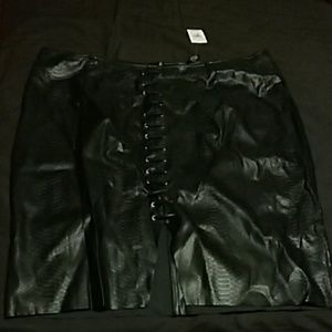 Black pleat her skirt